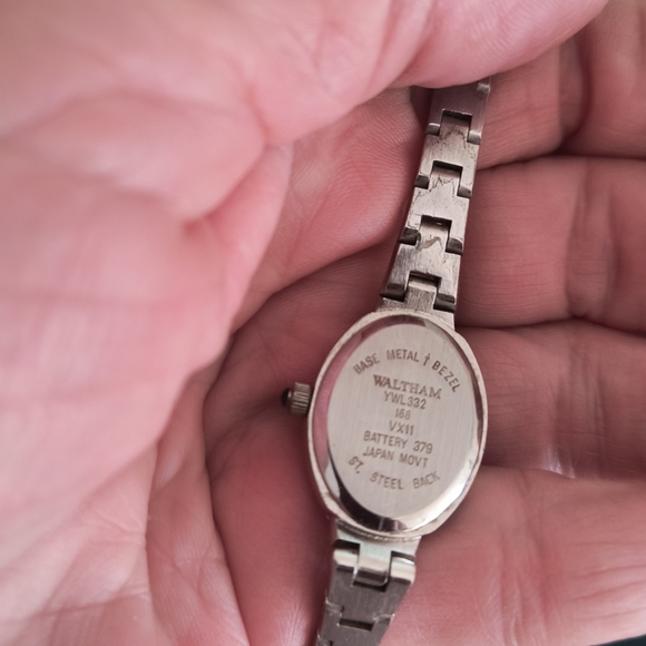 3 watches prob just needs batteries  Kim Rogers,Ann Kline, Waltham.2 stones out - Picture 7 of 10